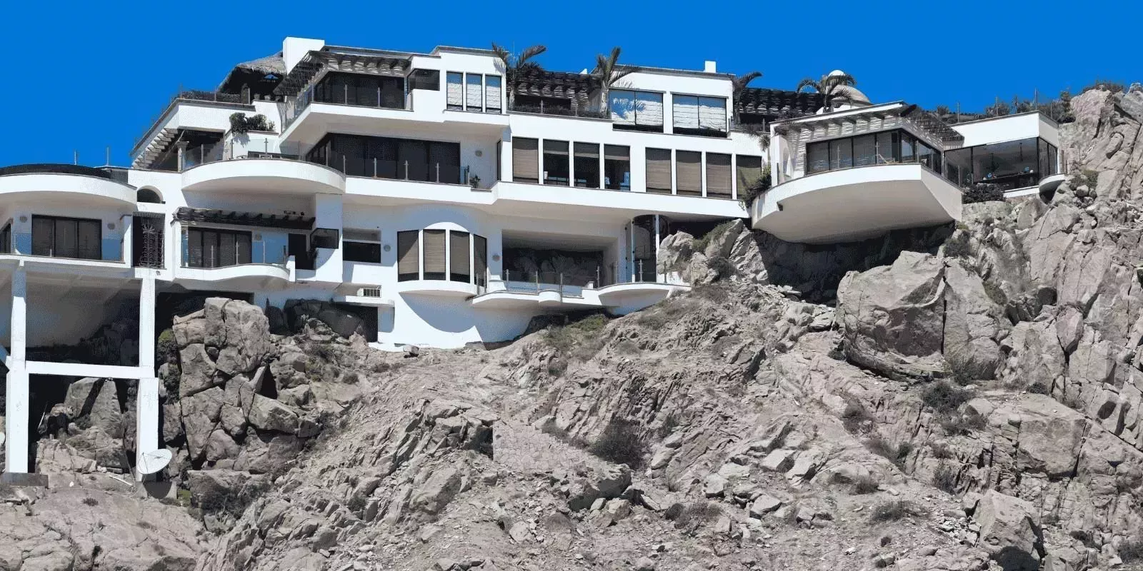 Expat-friendly gated community with ocean views in Los Cabos Mexico for American buyers